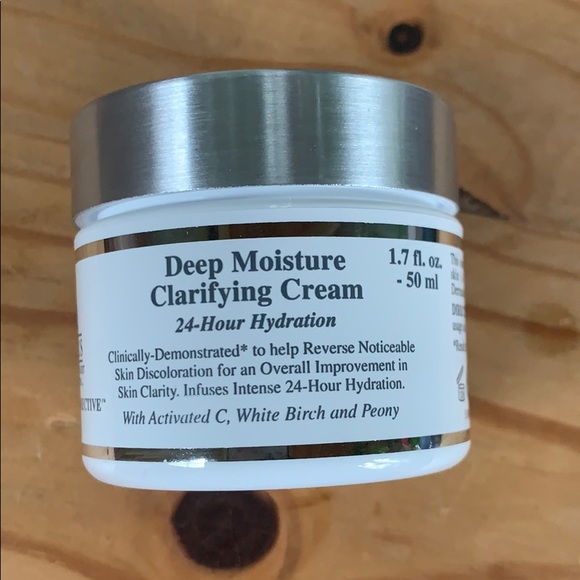 Kiehl’s Clearly Corrective Deep Moist Clarifying - Picture 7 of 10